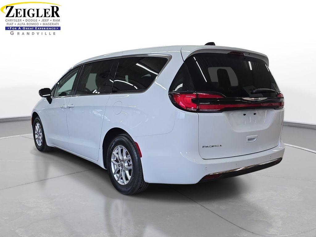 Used 2024 Chrysler Pacifica - photo 9