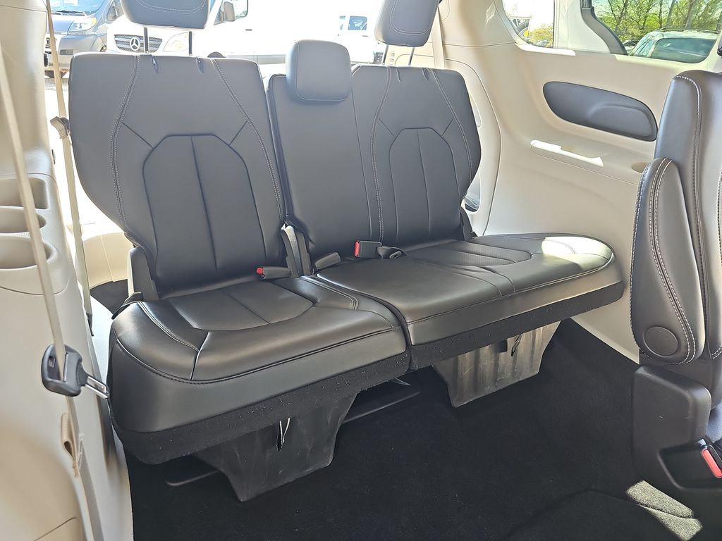 Used 2024 Chrysler Pacifica - photo 14
