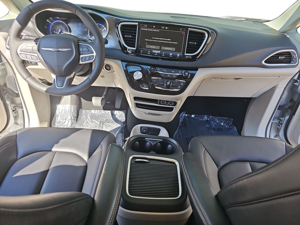 Used 2024 Chrysler Pacifica - photo 11