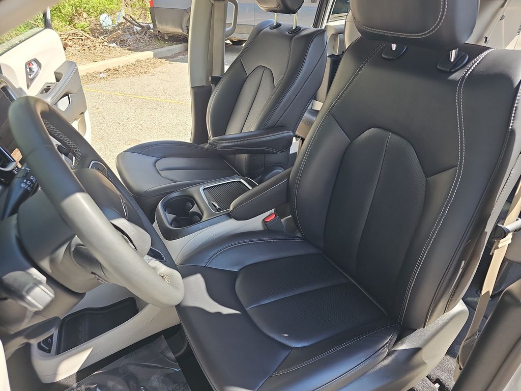 Used 2024 Chrysler Pacifica - photo 20