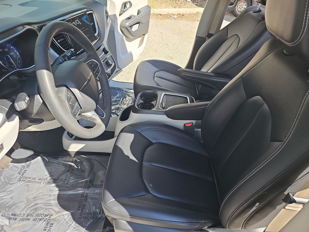 Used 2024 Chrysler Pacifica - photo 21