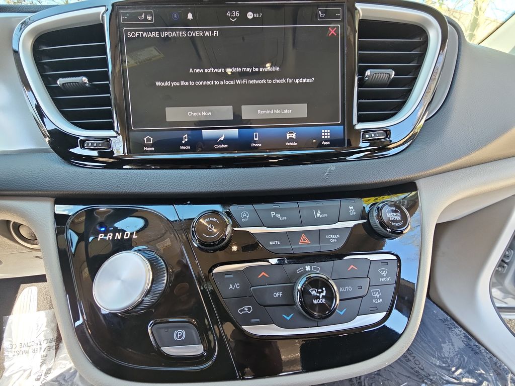 Used 2024 Chrysler Pacifica - photo 25