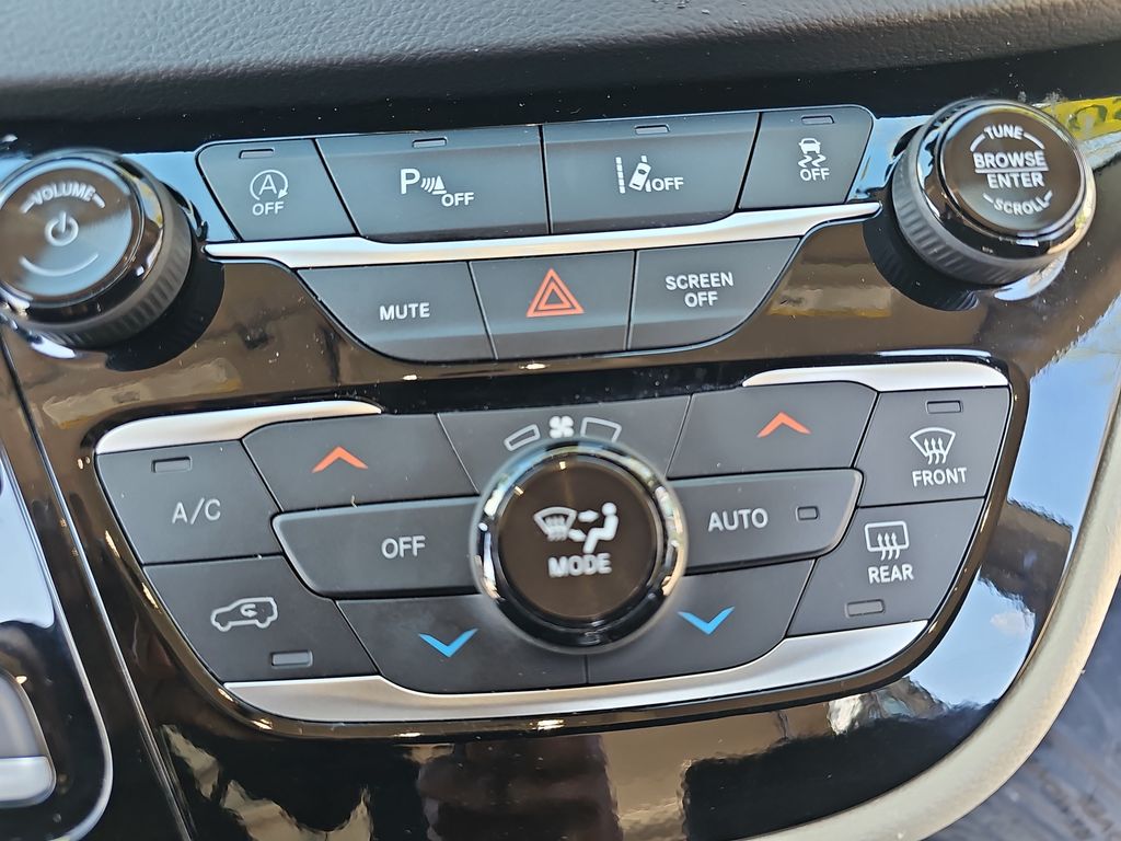 Used 2024 Chrysler Pacifica - photo 26