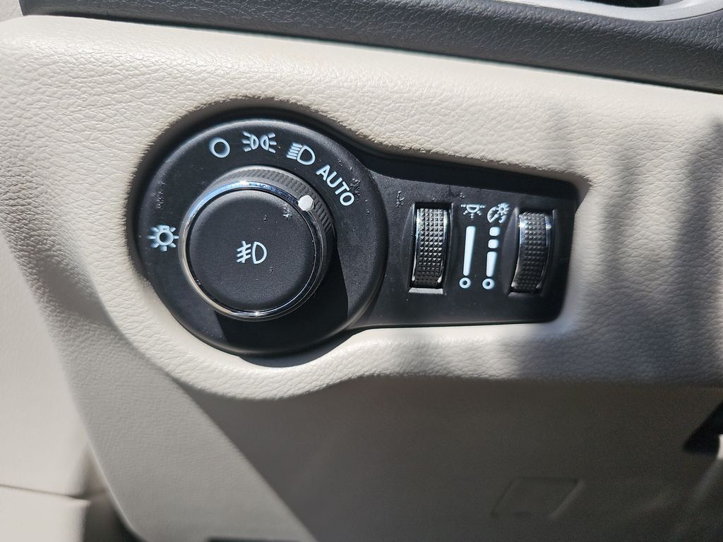 Used 2024 Chrysler Pacifica - photo 30