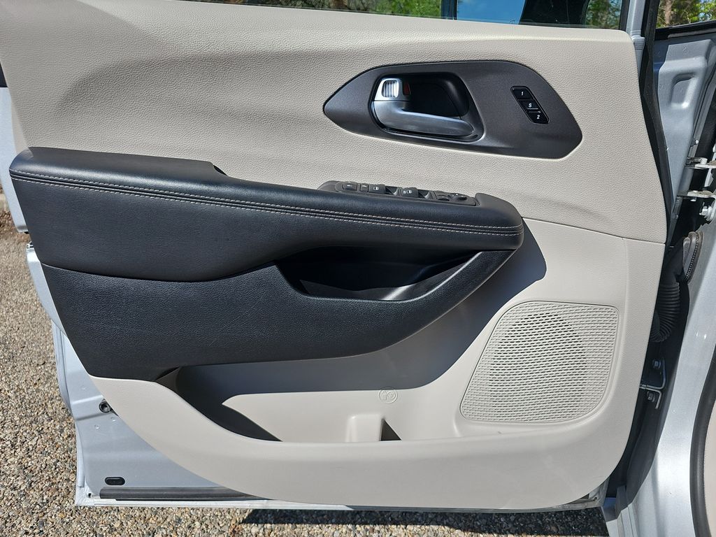 Used 2024 Chrysler Pacifica - photo 31