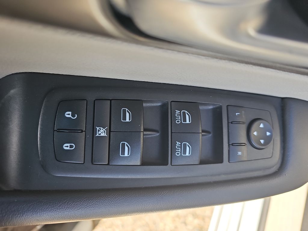 Used 2024 Chrysler Pacifica - photo 32