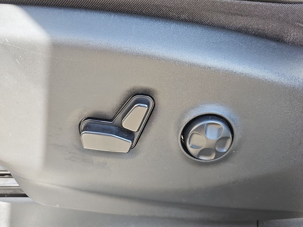 Used 2024 Chrysler Pacifica - photo 33
