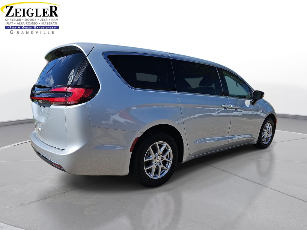 Used 2024 Chrysler Pacifica - photo 7