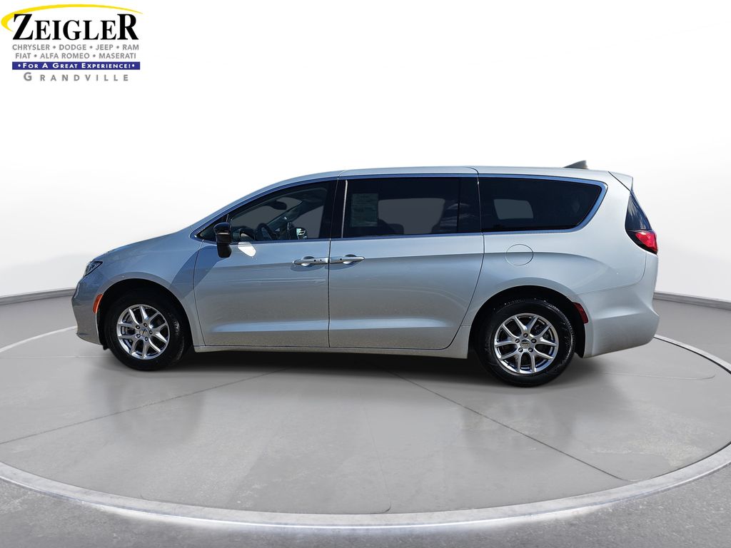 Used 2024 Chrysler Pacifica - photo 10