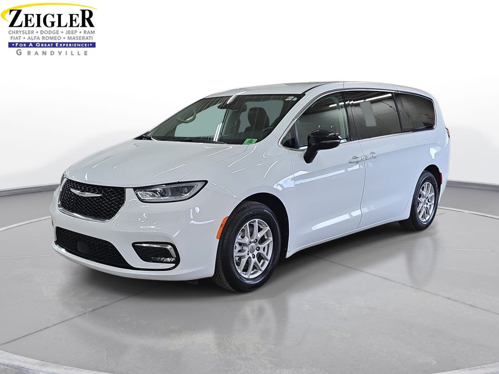 Used 2024 Chrysler Pacifica - photo 1