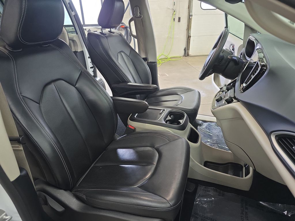 Used 2024 Chrysler Pacifica - photo 12