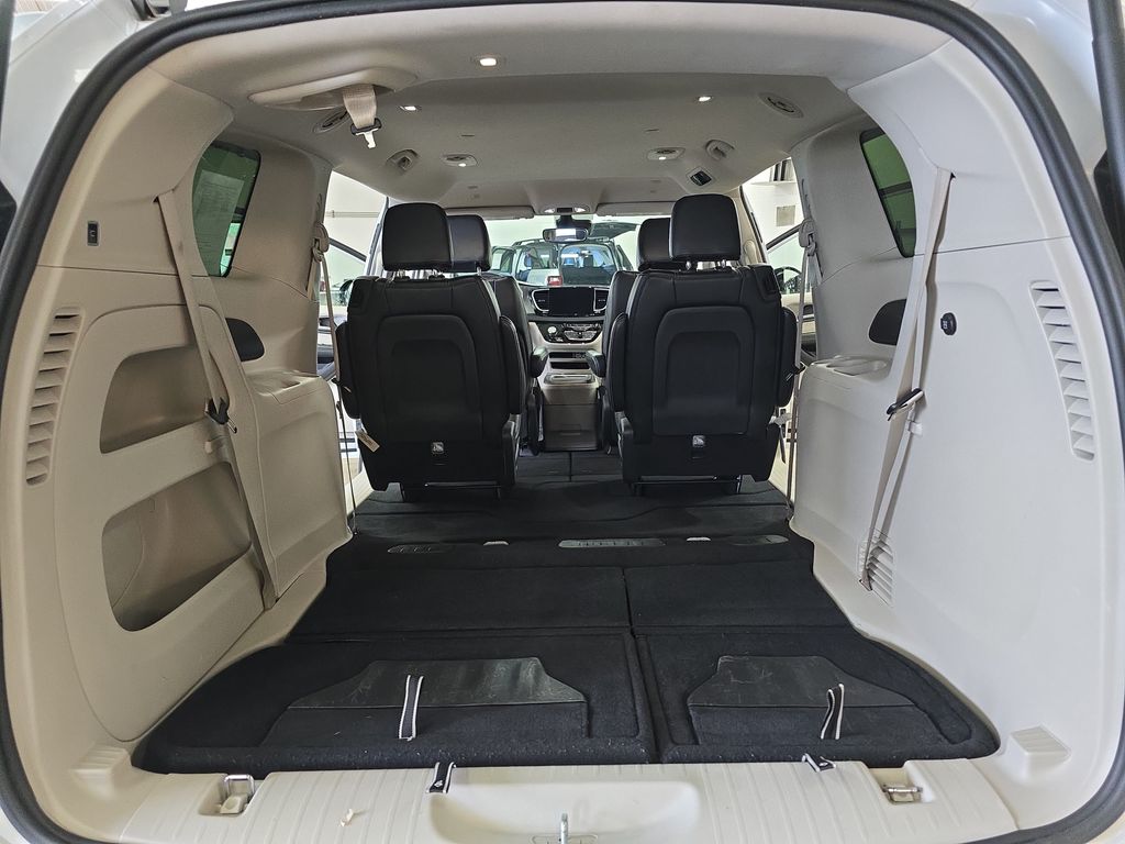 Used 2024 Chrysler Pacifica - photo 16
