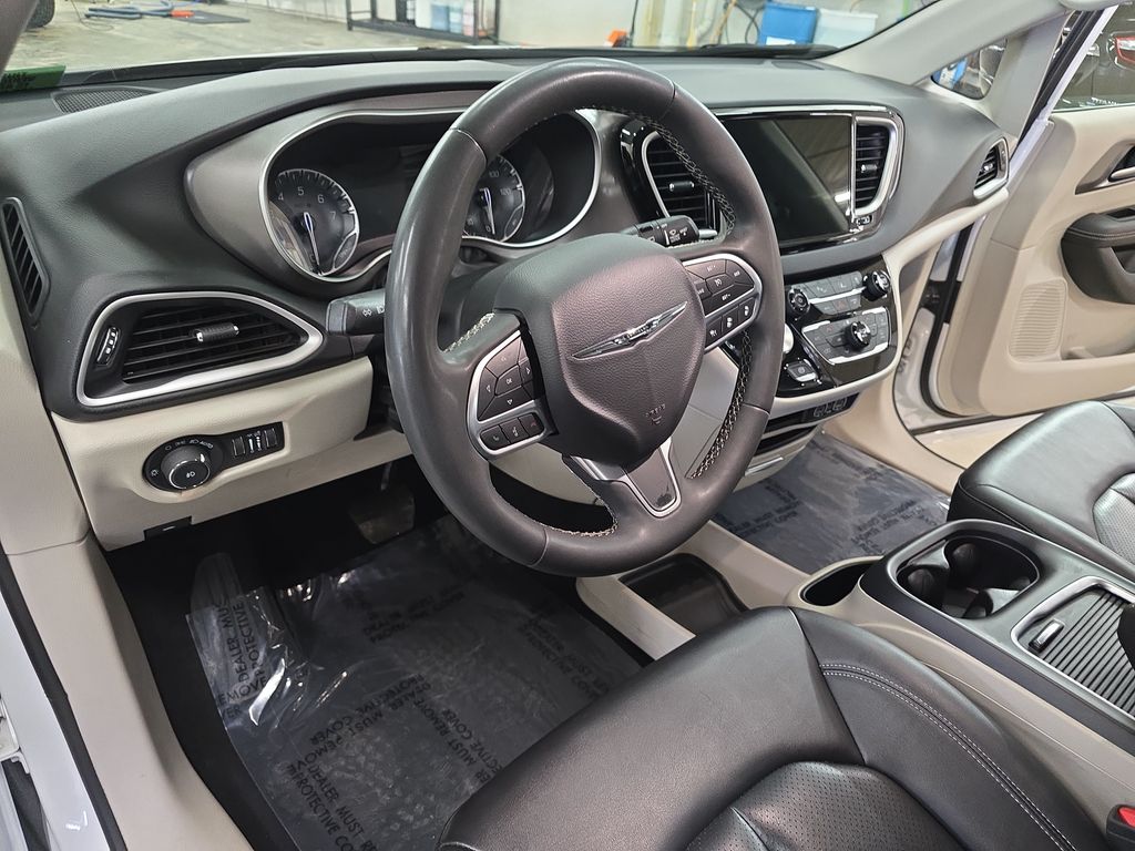 Used 2024 Chrysler Pacifica - photo 20