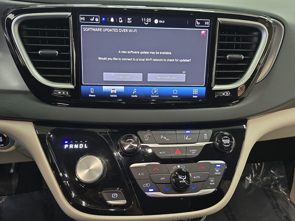 Used 2024 Chrysler Pacifica - photo 24