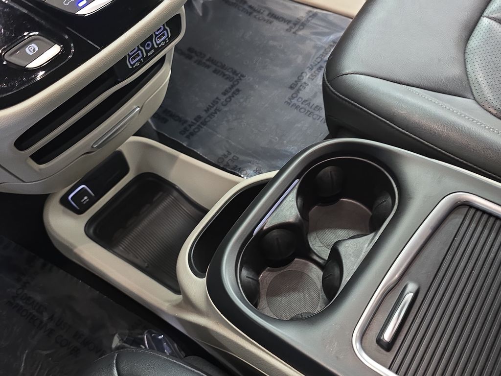 Used 2024 Chrysler Pacifica - photo 29
