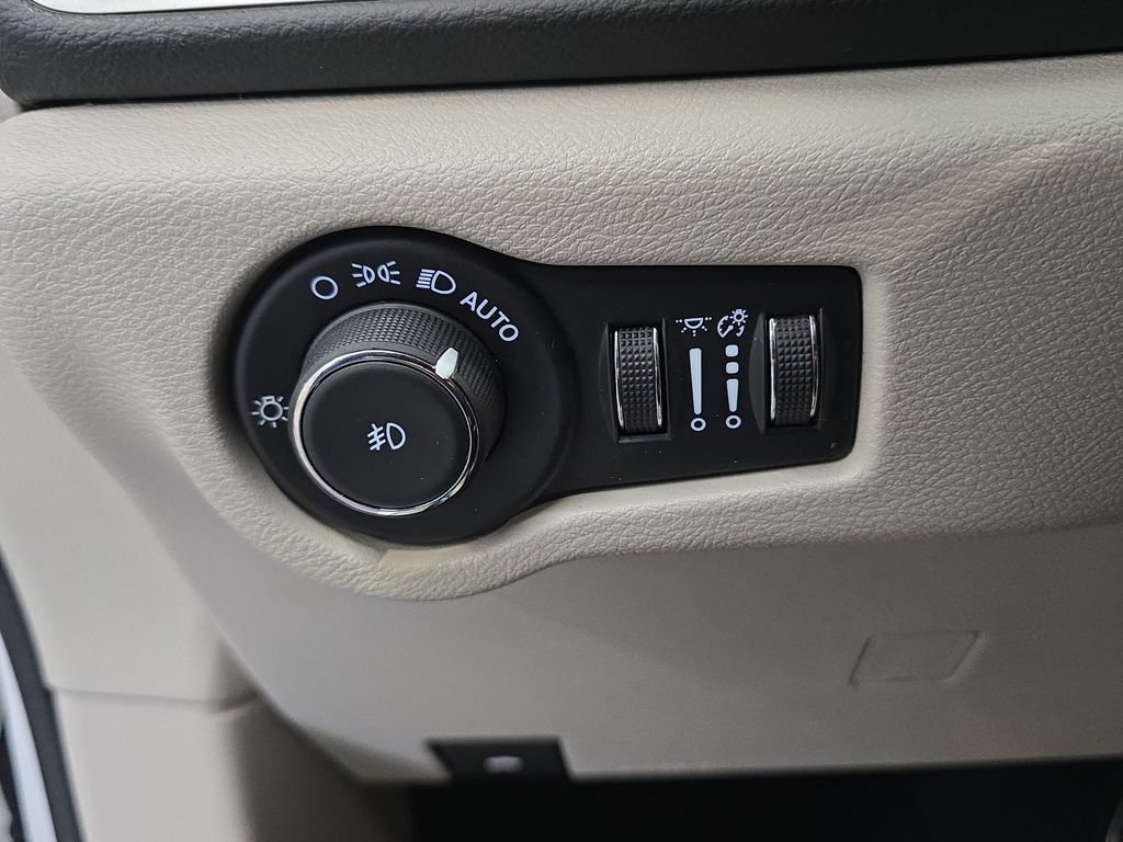 Used 2024 Chrysler Pacifica - photo 30