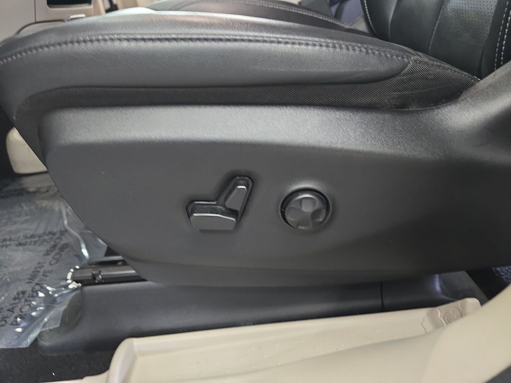 Used 2024 Chrysler Pacifica - photo 33