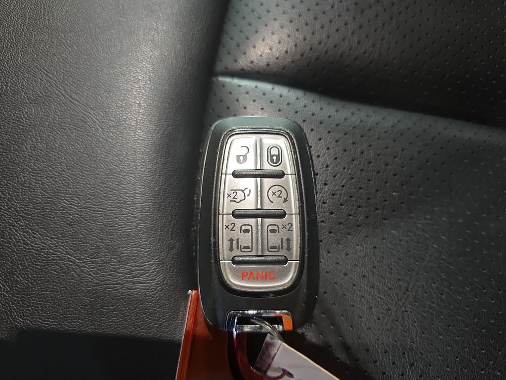 Used 2024 Chrysler Pacifica - photo 39