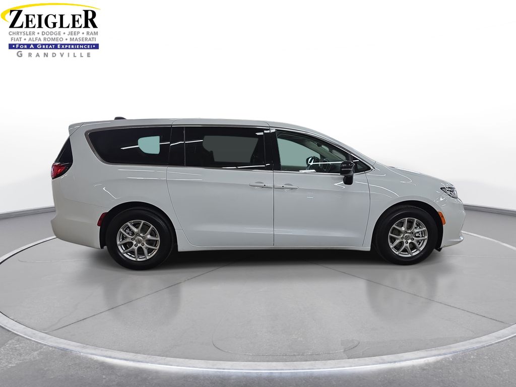 Used 2024 Chrysler Pacifica - photo 6