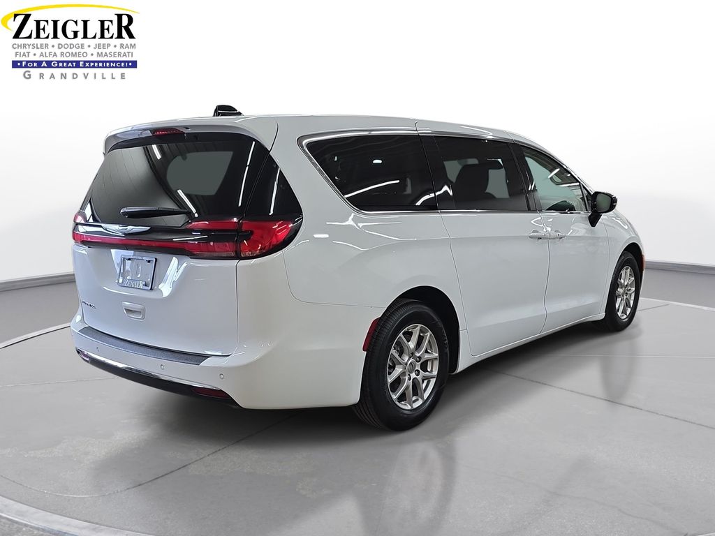 Used 2024 Chrysler Pacifica - photo 7