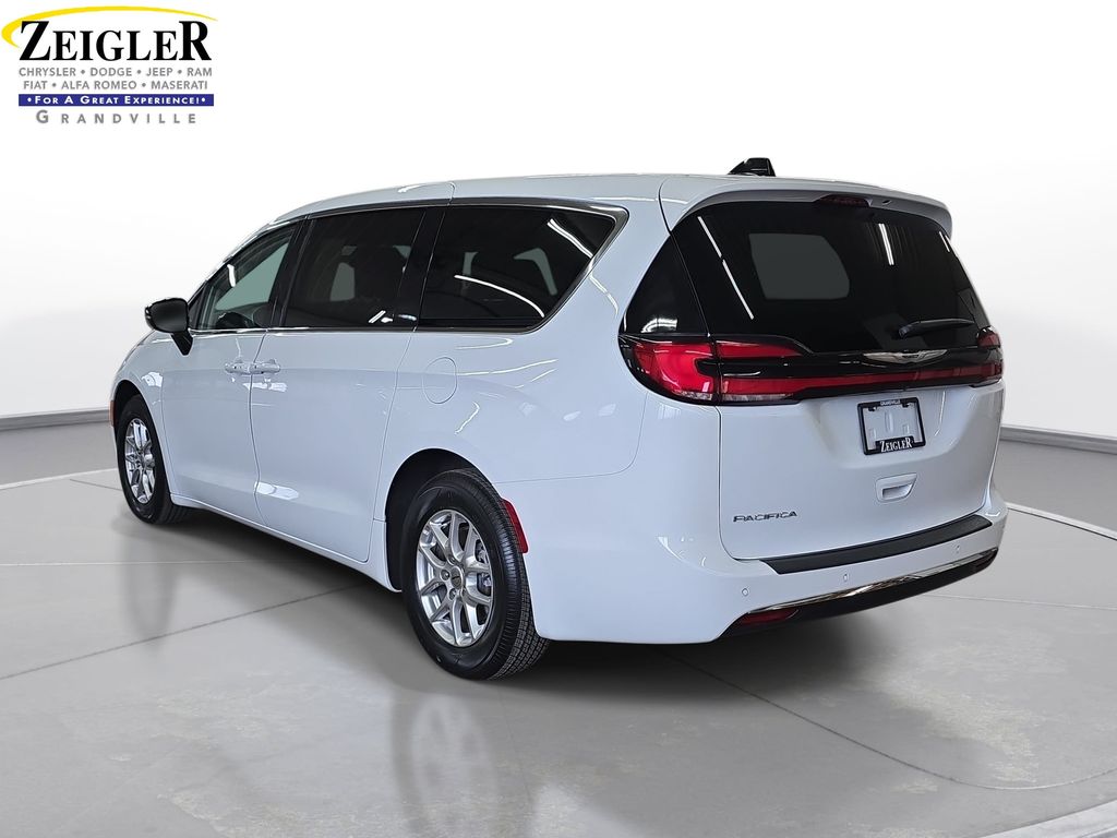 Used 2024 Chrysler Pacifica - photo 9