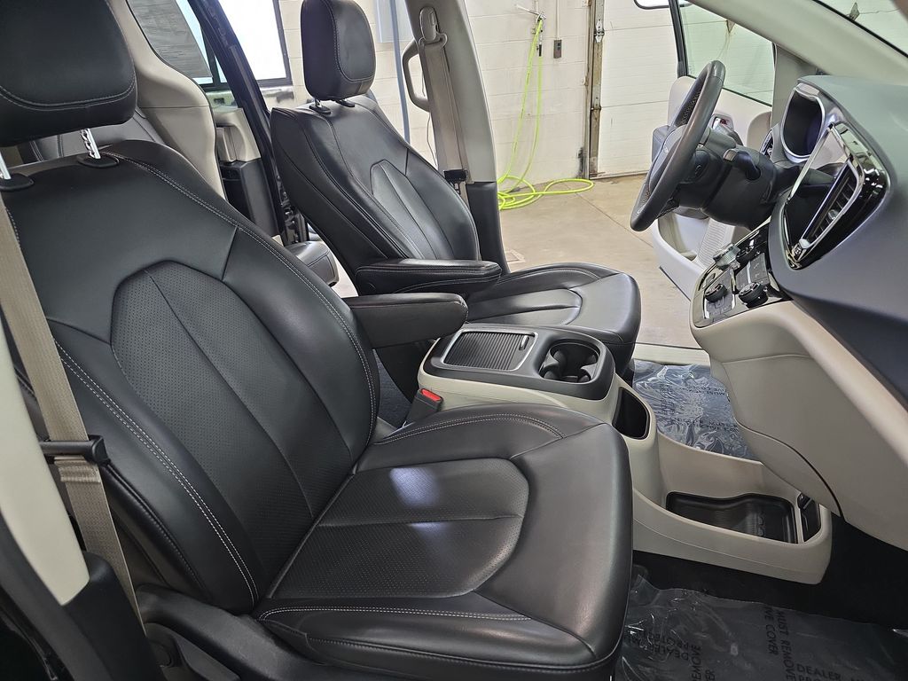 Used 2023 Chrysler Pacifica - photo 12