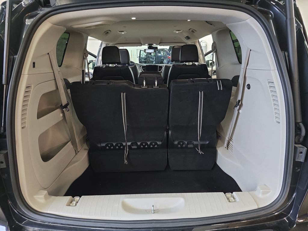Used 2023 Chrysler Pacifica - photo 15