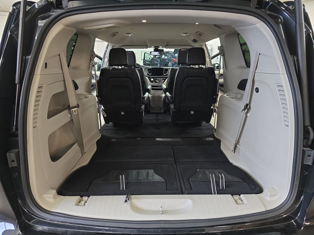 Used 2023 Chrysler Pacifica - photo 16