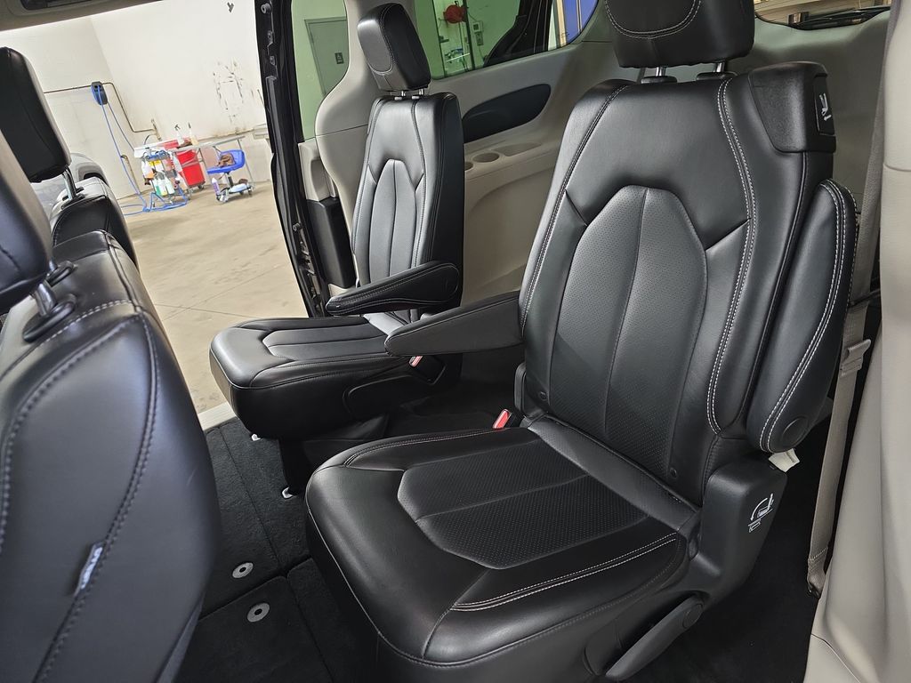 Used 2023 Chrysler Pacifica - photo 18