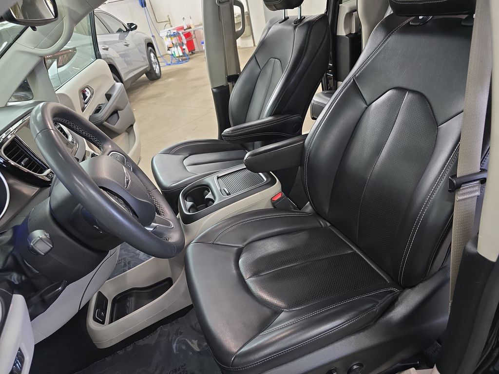 Used 2023 Chrysler Pacifica - photo 19
