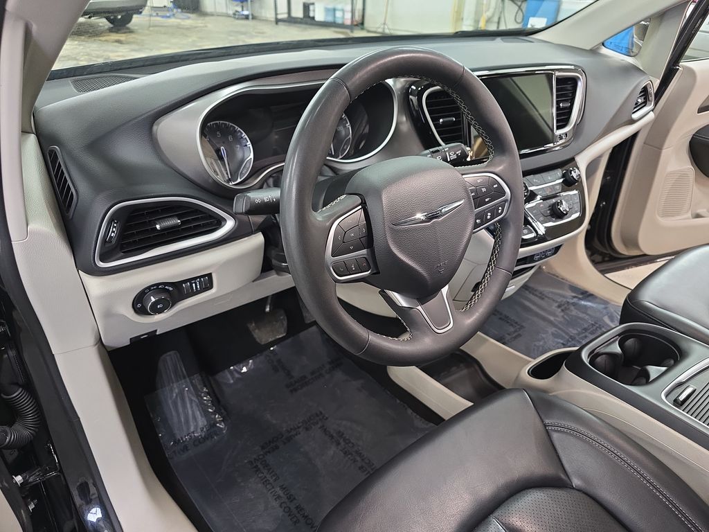 Used 2023 Chrysler Pacifica - photo 20