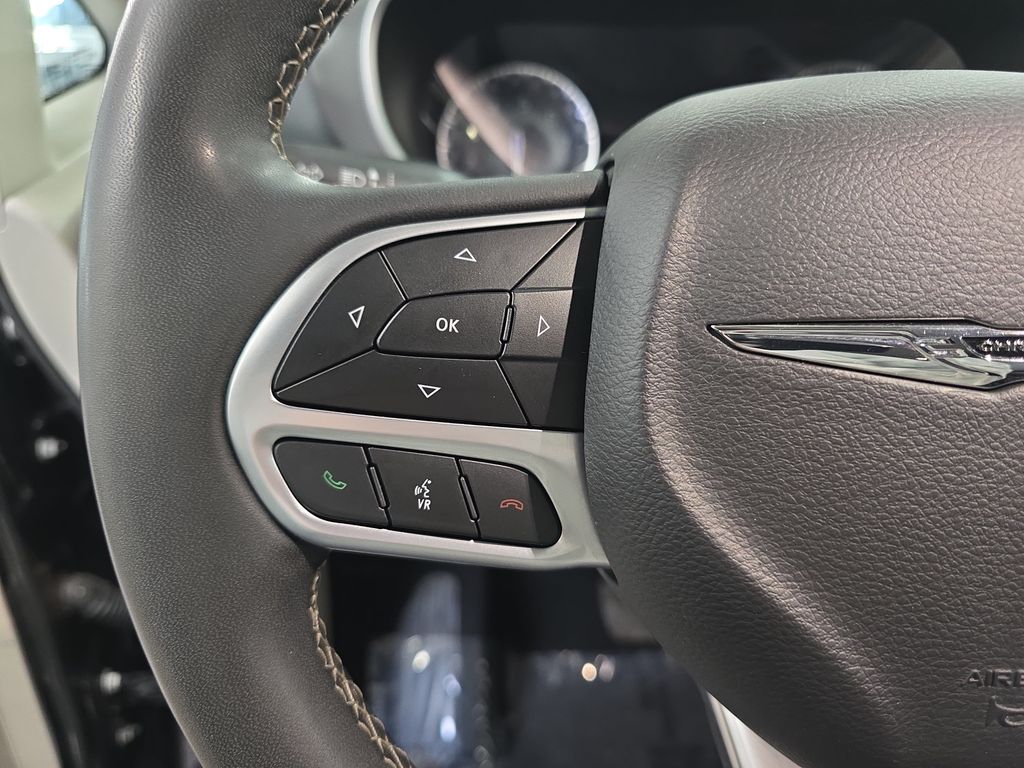 Used 2023 Chrysler Pacifica - photo 21