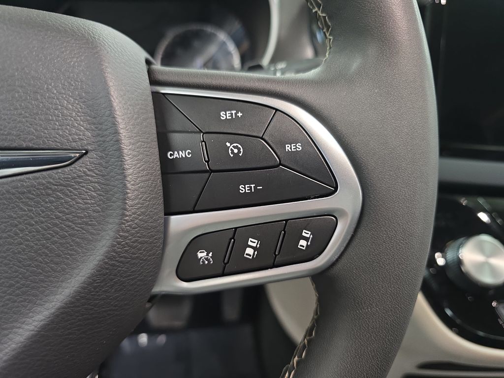 Used 2023 Chrysler Pacifica - photo 22