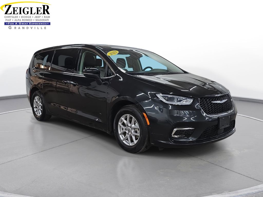 Used 2023 Chrysler Pacifica - photo 5