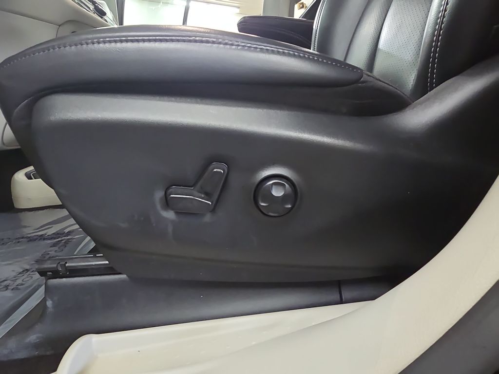 Used 2023 Chrysler Pacifica - photo 33
