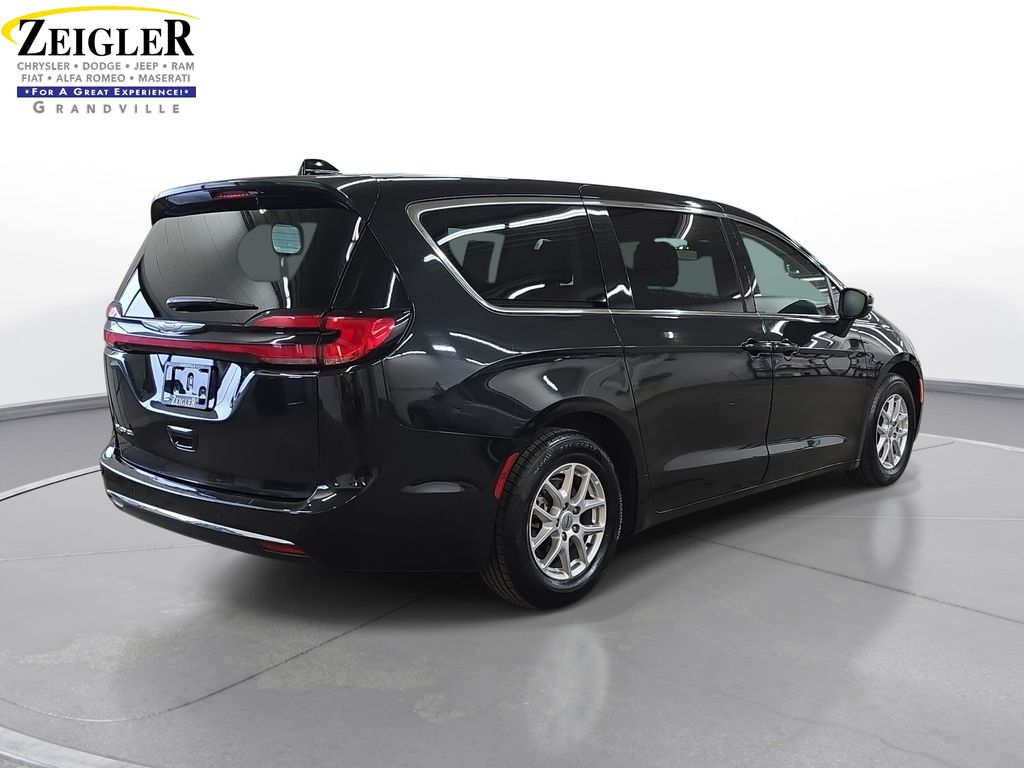 Used 2023 Chrysler Pacifica - photo 7