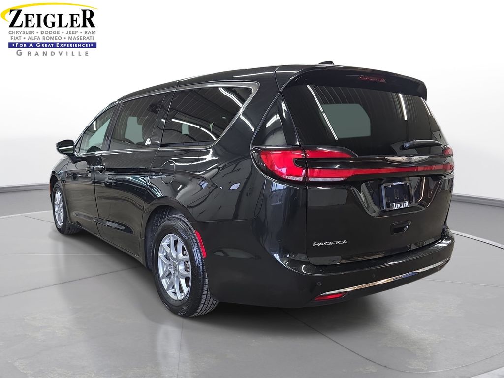 Used 2023 Chrysler Pacifica - photo 9