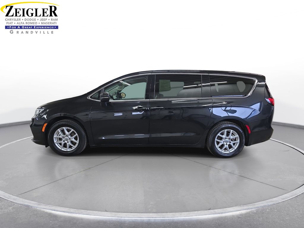 Used 2023 Chrysler Pacifica - photo 10