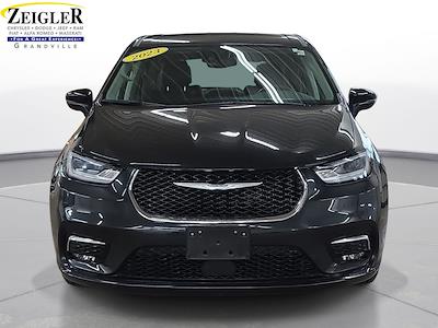 Used 2023 Chrysler Pacifica - photo 2