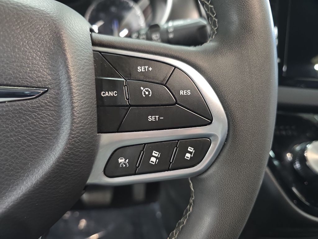 Used 2025 Chrysler Pacifica - photo 22