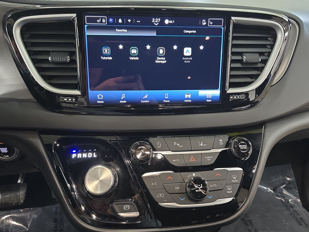 Used 2025 Chrysler Pacifica - photo 24