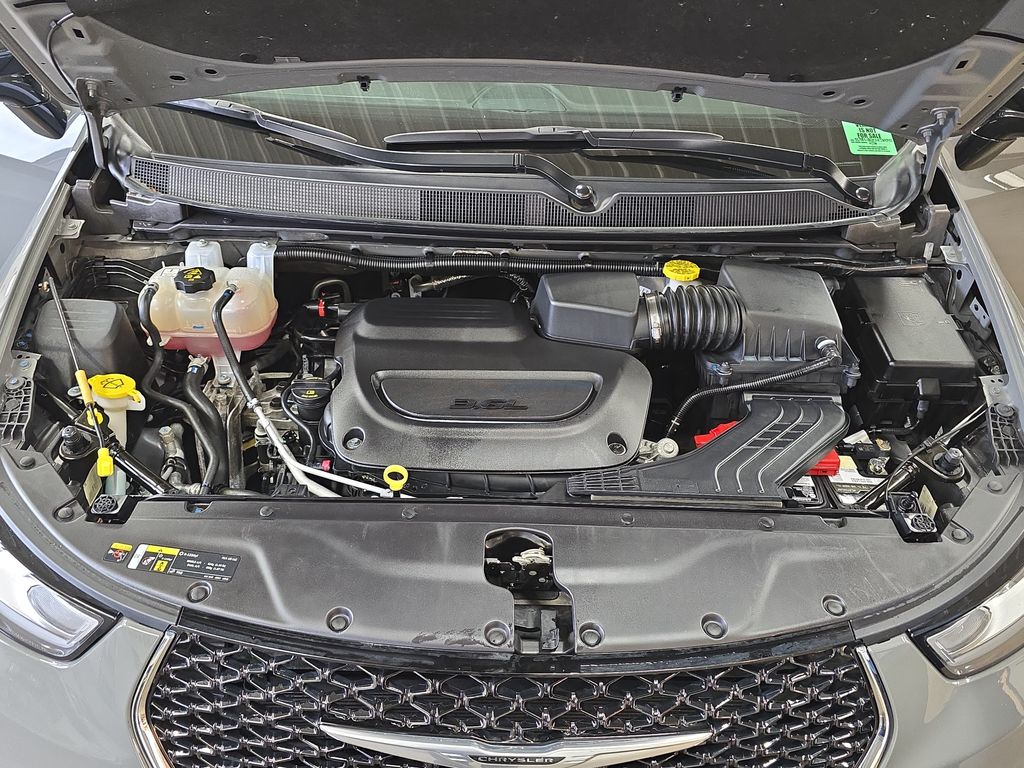 Used 2025 Chrysler Pacifica - photo 34