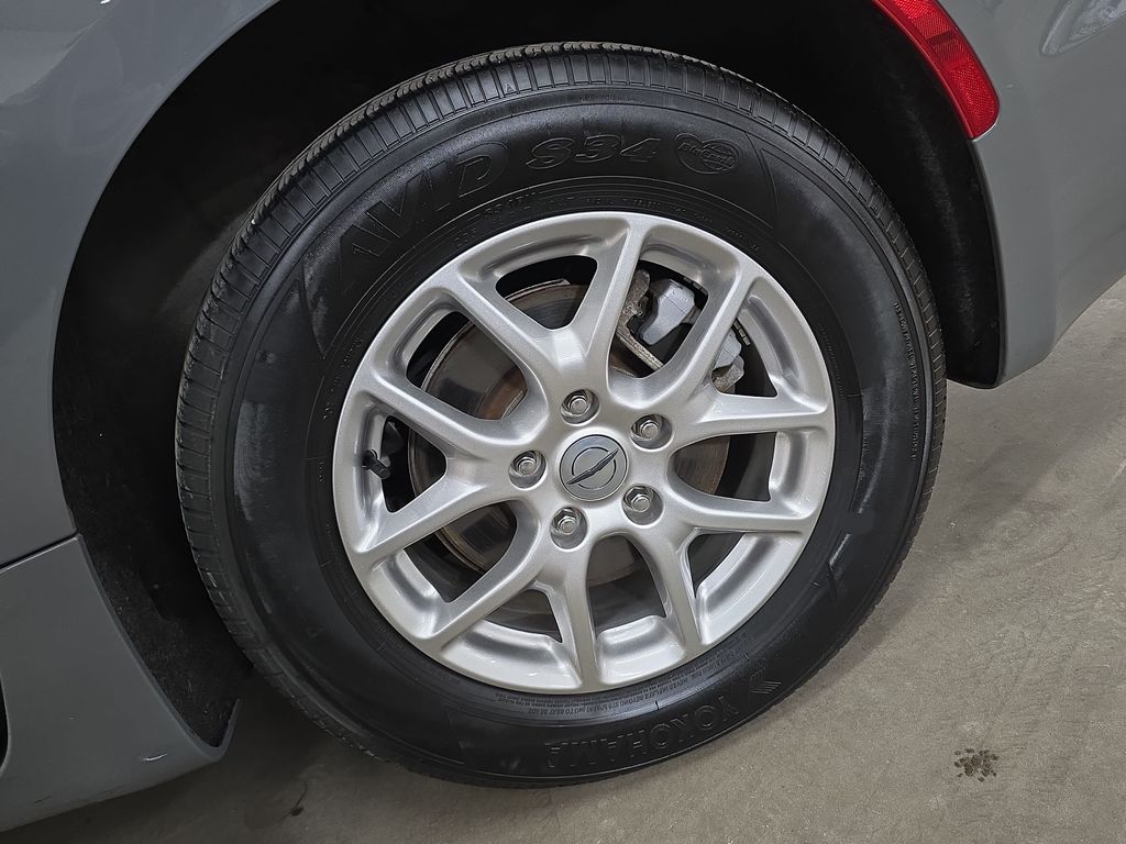 Used 2025 Chrysler Pacifica - photo 37
