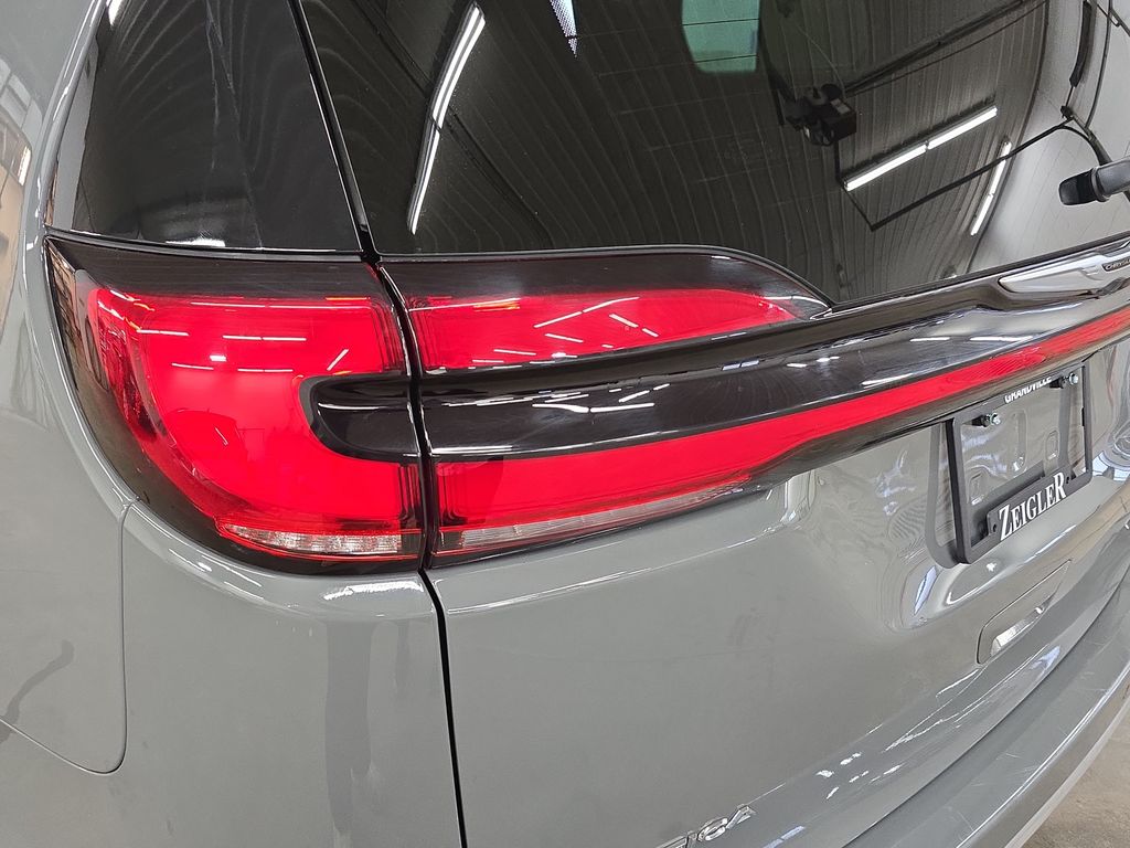 Used 2025 Chrysler Pacifica - photo 38