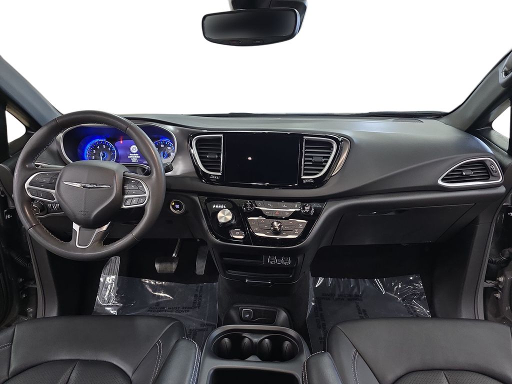 Used 2025 Chrysler Pacifica - photo 11