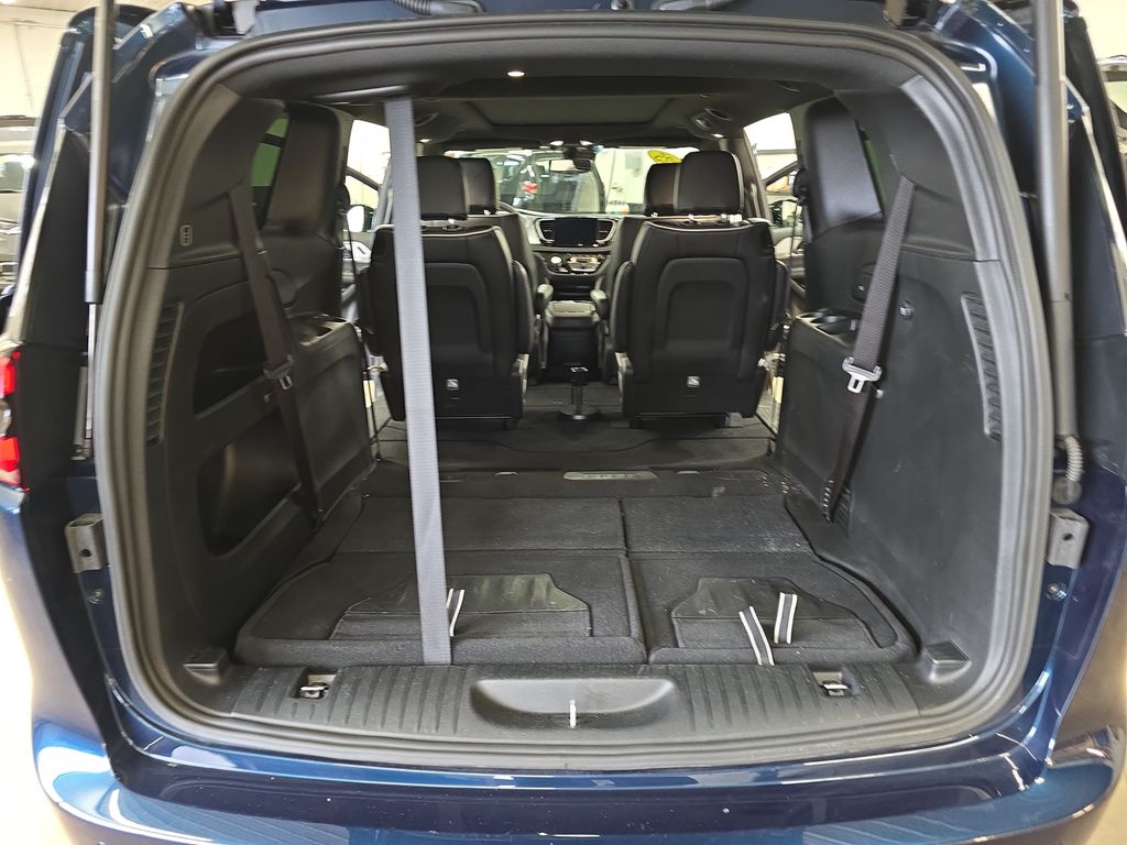 Used 2025 Chrysler Pacifica - photo 16