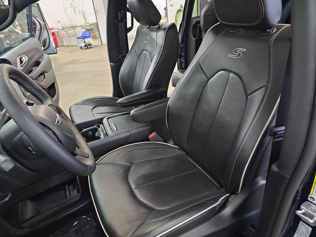 Used 2025 Chrysler Pacifica - photo 19