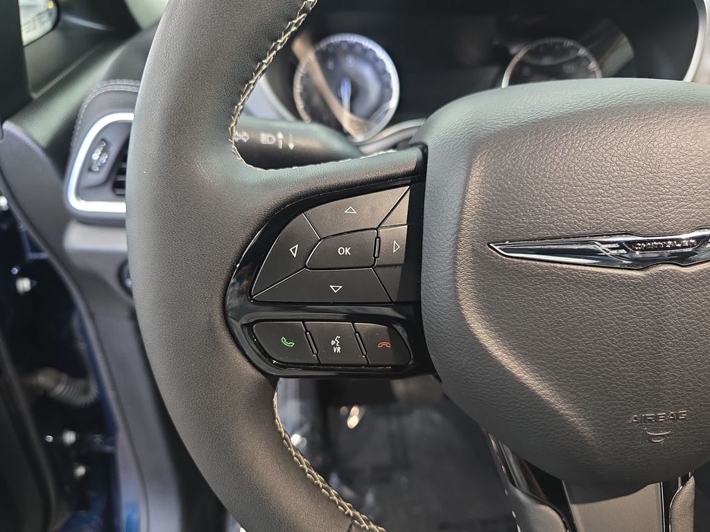 Used 2025 Chrysler Pacifica - photo 21