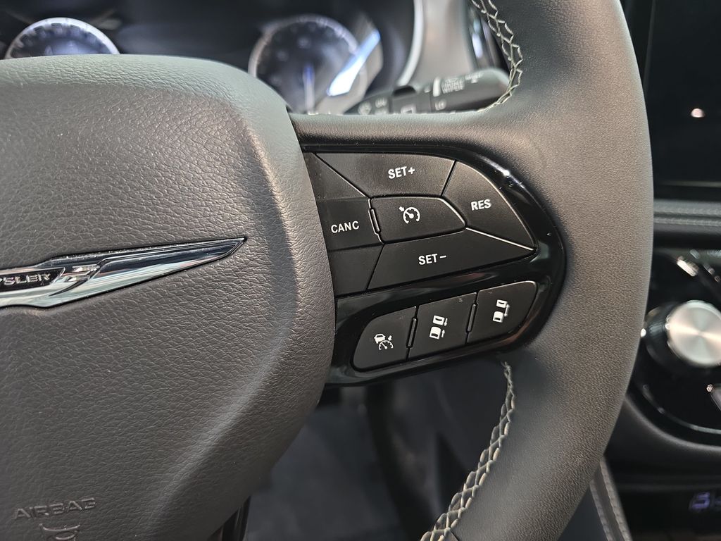 Used 2025 Chrysler Pacifica - photo 22