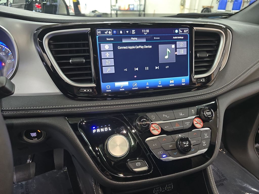 Used 2025 Chrysler Pacifica - photo 24